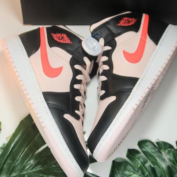 Jordan 1 Mid Orange Infrared Cream size 7y/8.5W/40EU